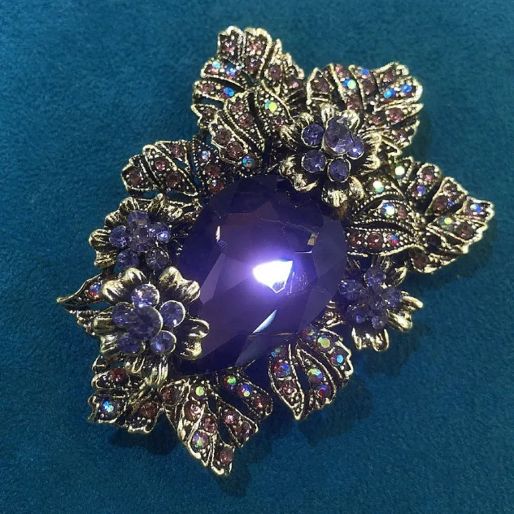 Flower Shape Crystal Decorated Brooch